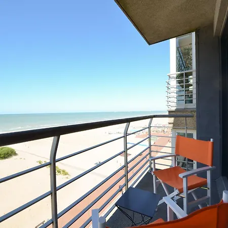 Stylish With Balcony, Sea Views *