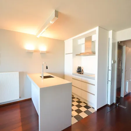 Stylish With Balcony, Sea Views Appartement Oostduinkerke