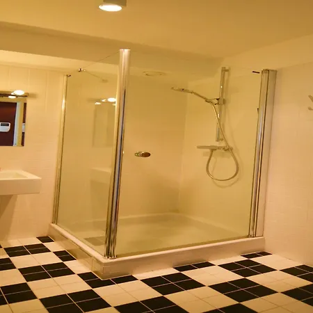 Stylish With Balcony, Sea Views Oostduinkerke