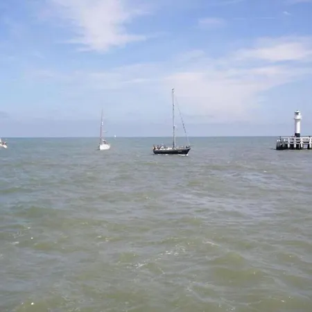 Stylish With Balcony, Sea Views شقة *