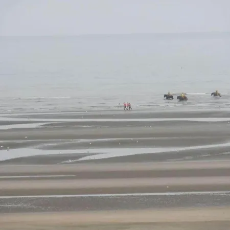 Stylish With Balcony, Sea Views